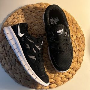Nike Free Run 2 🏃🏼‍♀️ EUC 7.5 M / 9 W